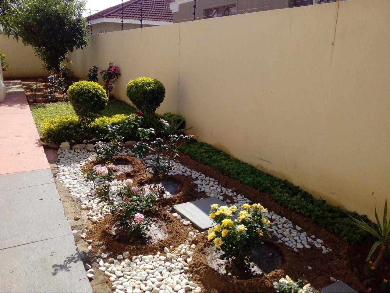 Tap'S Home Away From Home Gaborone Exterior photo